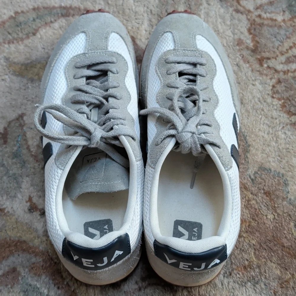 Veja Rio Bronco Retro Grey & White Runner